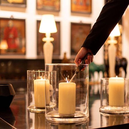 Sofitel Frankfurt Opera Hotel Frankfurt am Main Bagian luar foto A candle being lit