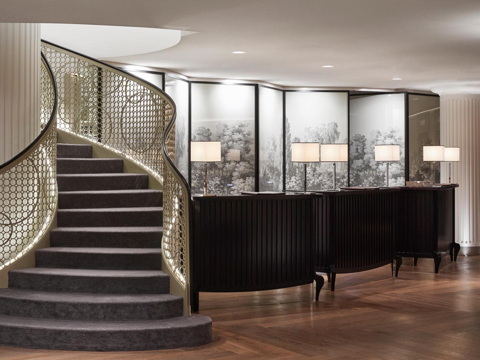 Sofitel Frankfurt Opera Hotel Frankfurt am Main Bagian luar foto The hotel's lobby