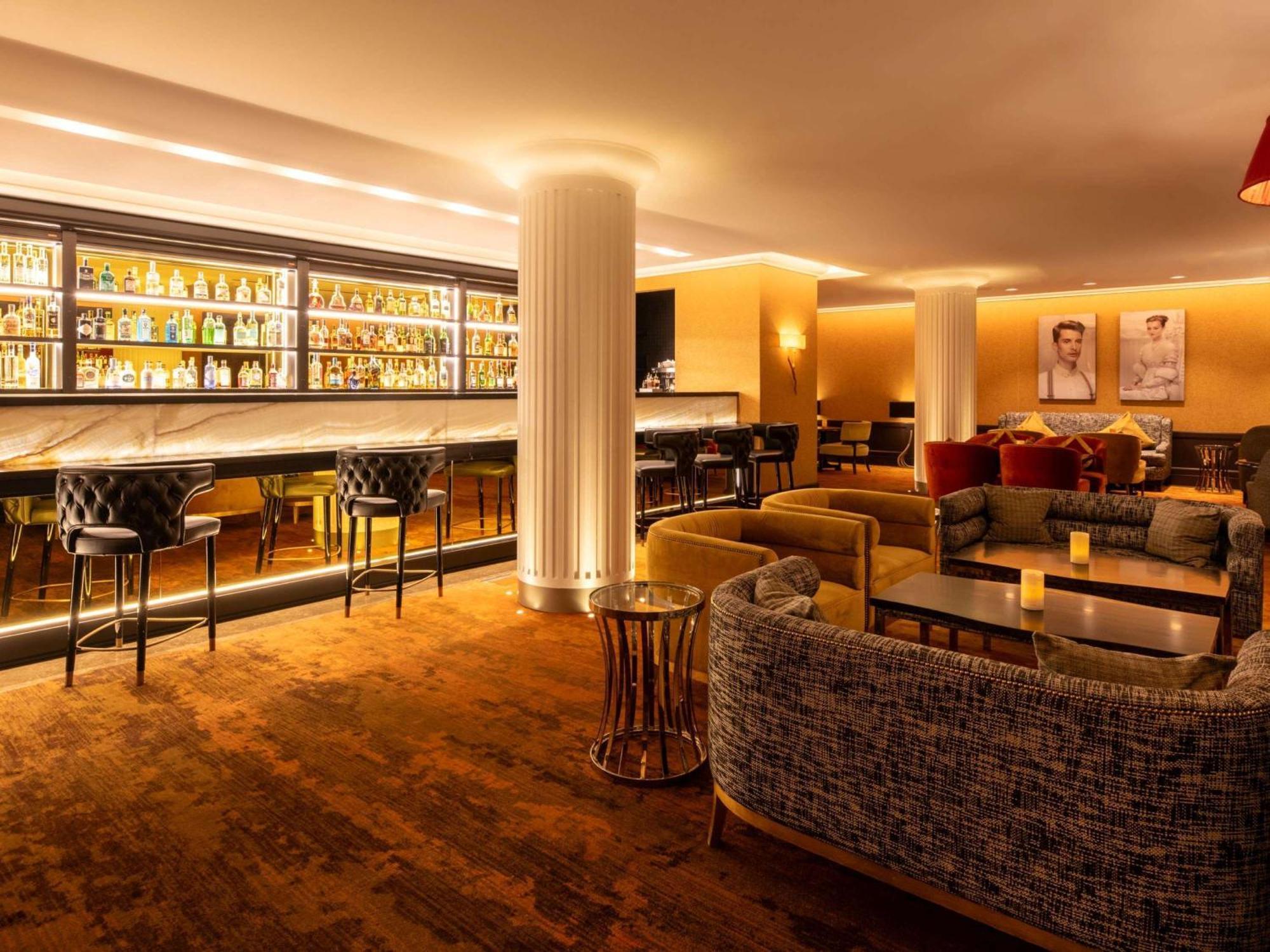Sofitel Frankfurt Opera Hotel Frankfurt am Main Bagian luar foto The bar at the 2018 London Design Festival