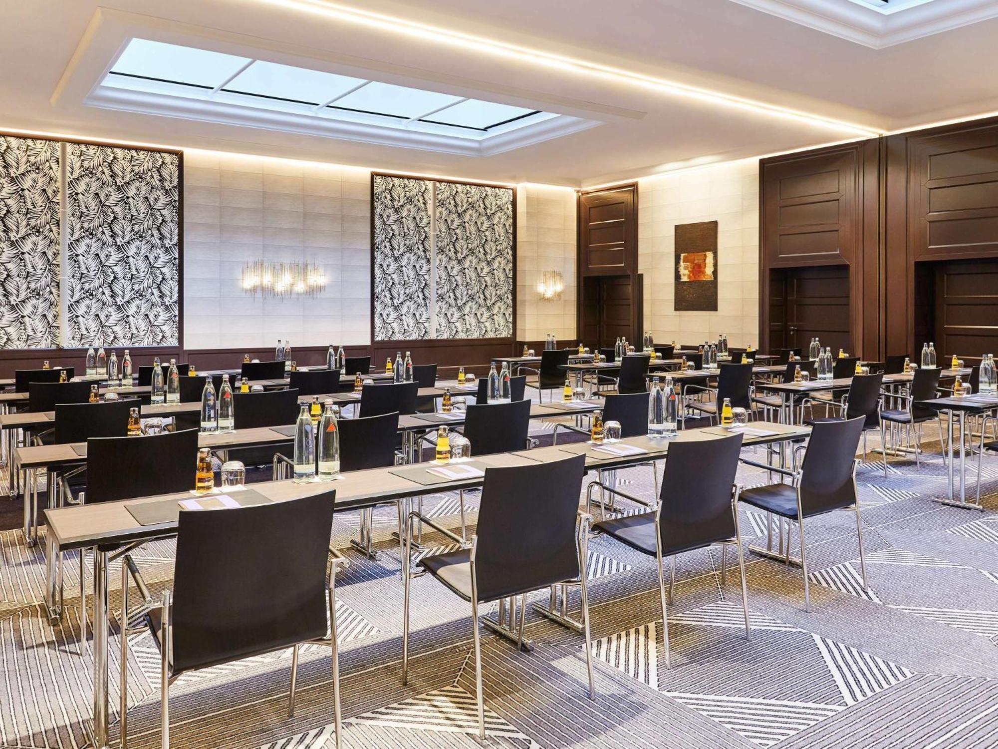 Sofitel Frankfurt Opera Hotel Frankfurt am Main Bagian luar foto Meeting room