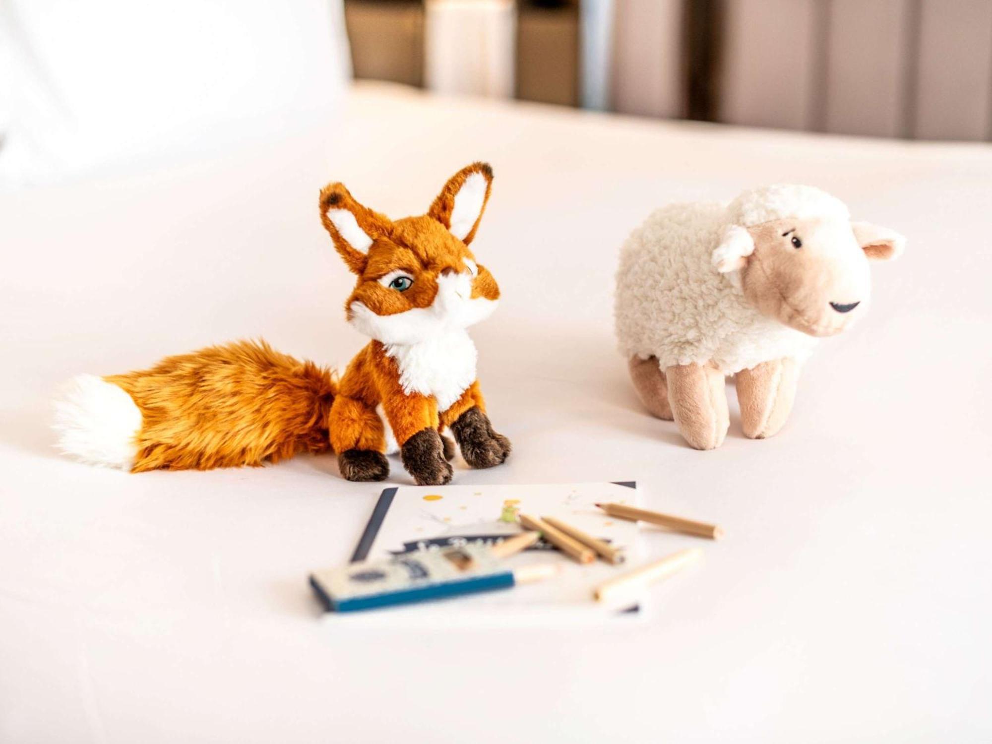 Sofitel Frankfurt Opera Hotel Frankfurt am Main Bagian luar foto The Fox and the Lamb