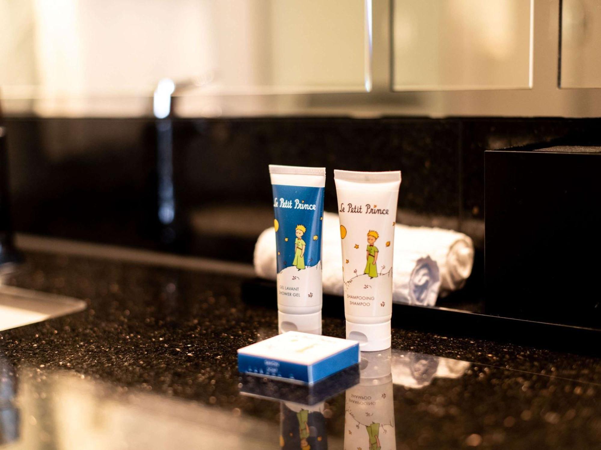 Sofitel Frankfurt Opera Hotel Frankfurt am Main Bagian luar foto Paul Smith toiletries