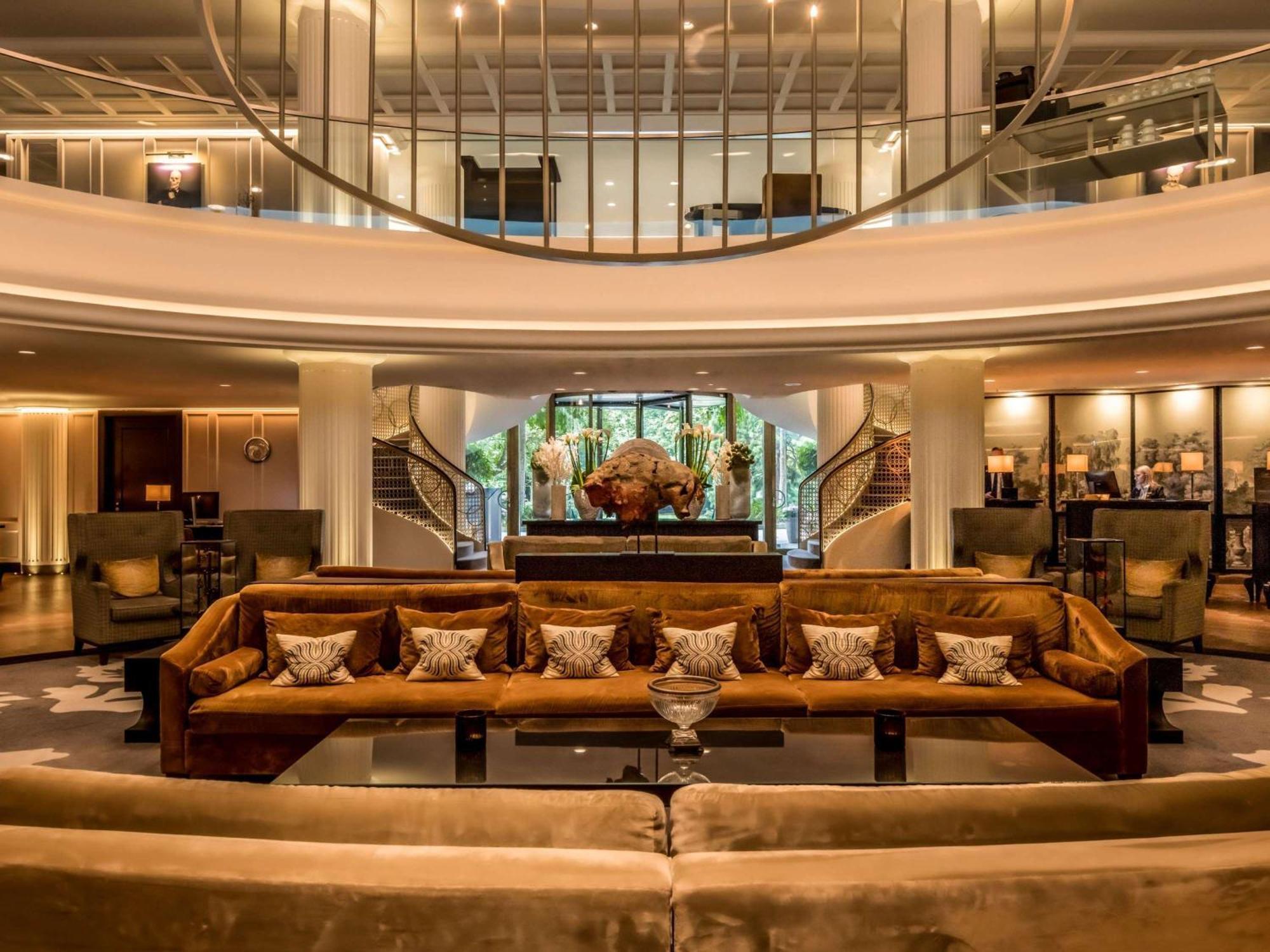 Sofitel Frankfurt Opera Hotel Frankfurt am Main Bagian luar foto The lobby of the hotel