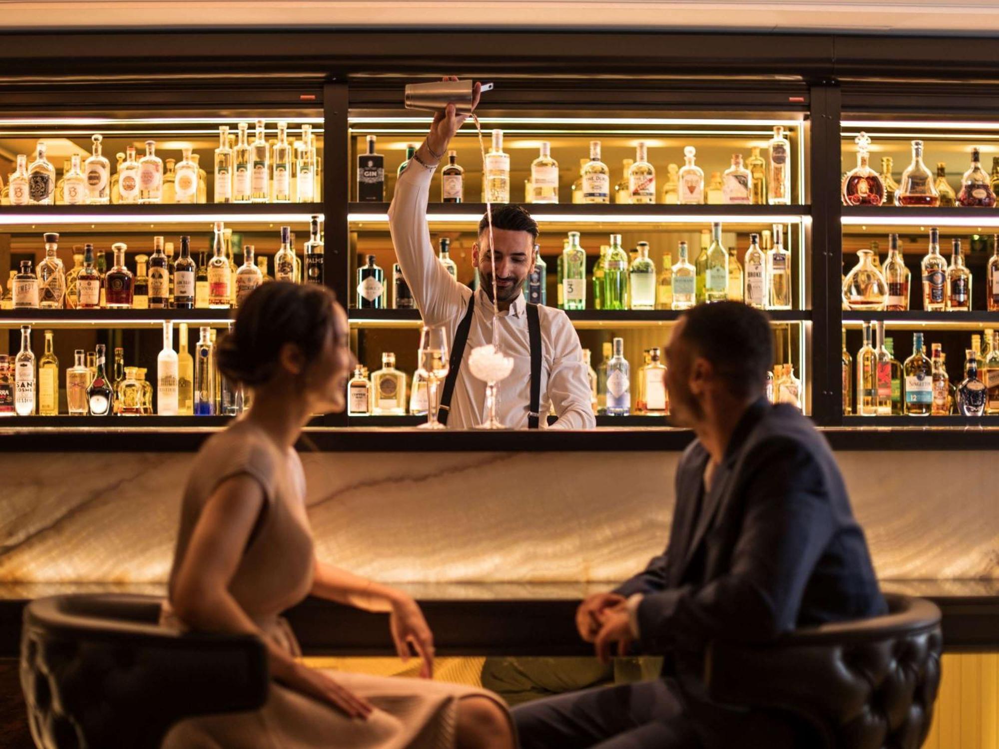 Sofitel Frankfurt Opera Hotel Frankfurt am Main Bagian luar foto The Bar